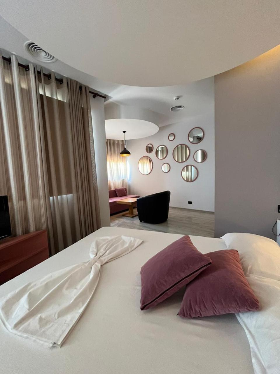 Icon Hotel Влёра Экстерьер фото