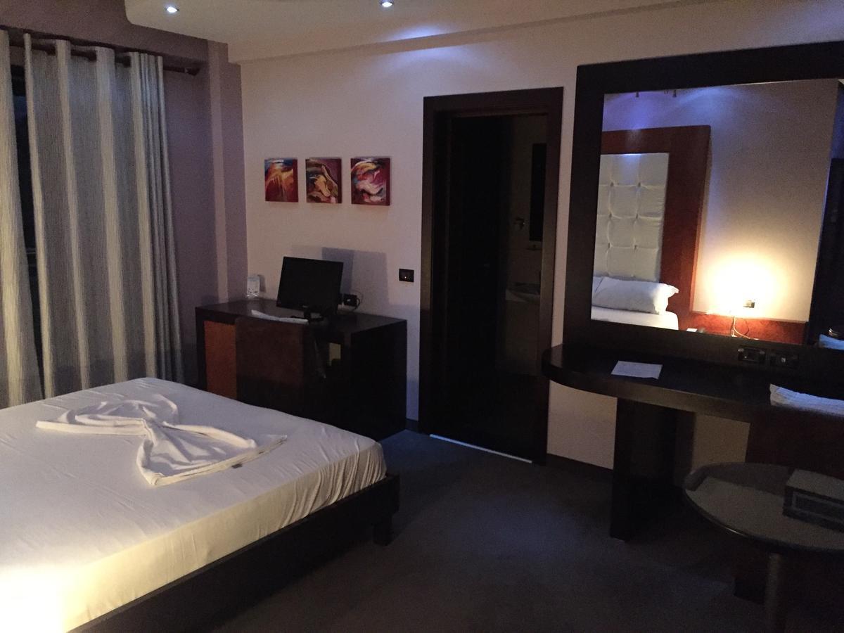 Icon Hotel Влёра Экстерьер фото