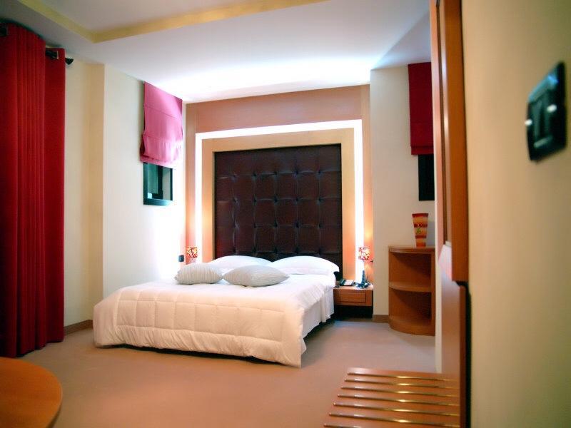 Icon Hotel Влёра Экстерьер фото