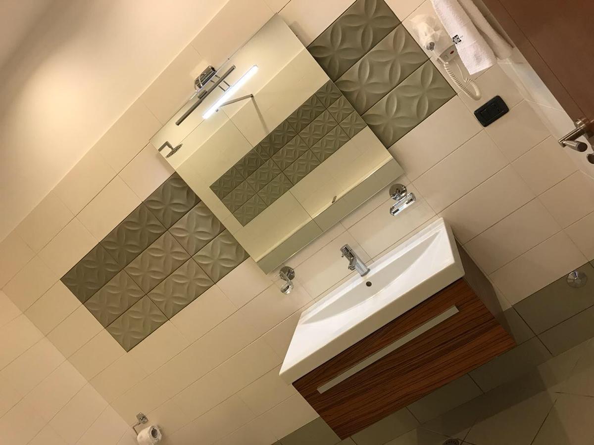 Icon Hotel Влёра Экстерьер фото