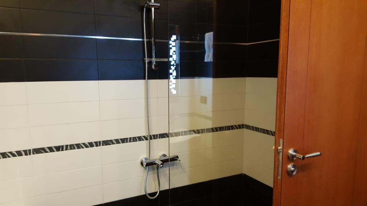 Icon Hotel Влёра Экстерьер фото