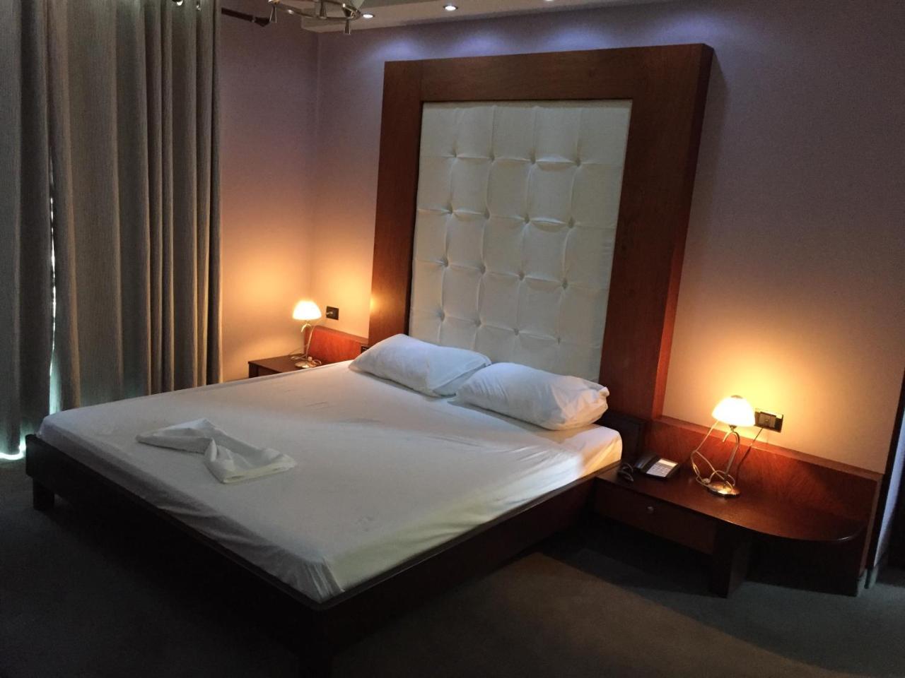 Icon Hotel Влёра Экстерьер фото