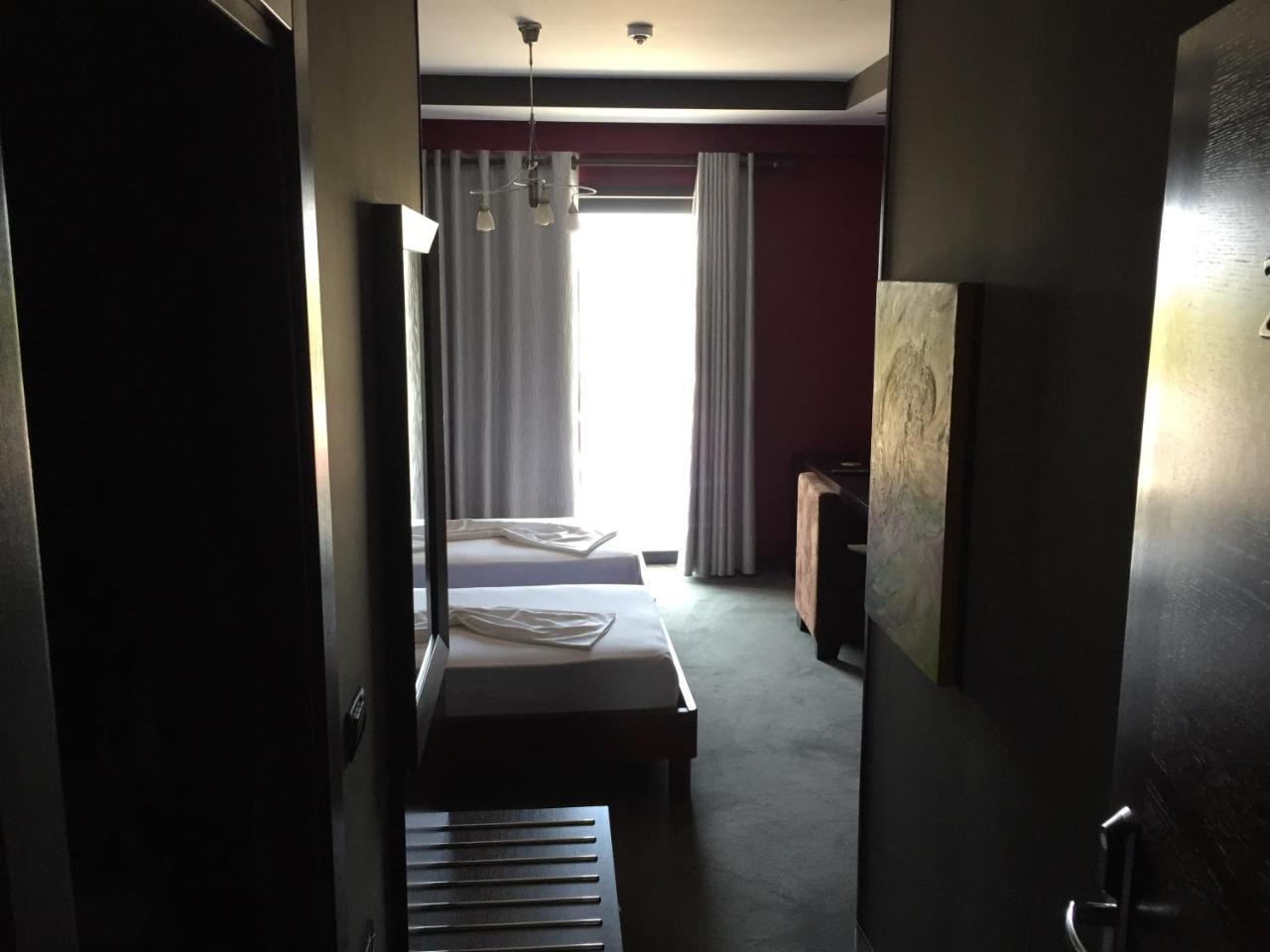 Icon Hotel Влёра Экстерьер фото